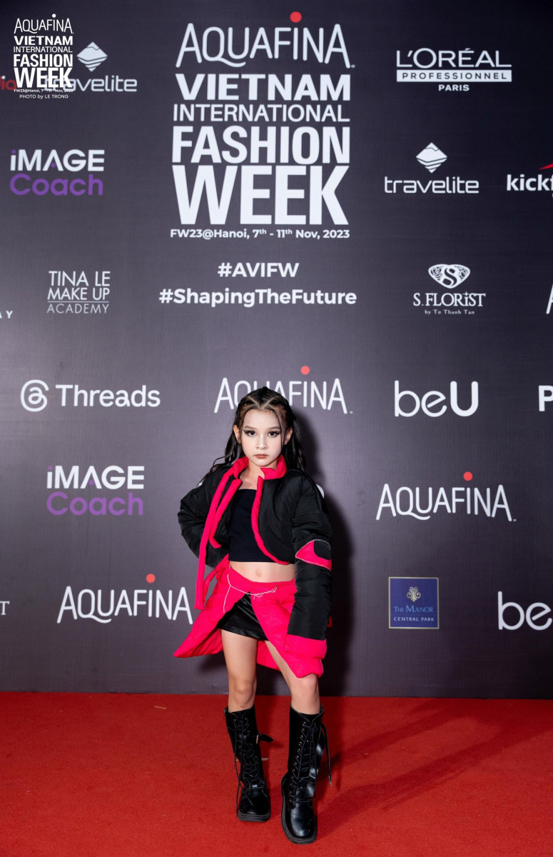 “Fashionista” nhí Lisa Quỳnh Anh gây ấn tượng tại Tuần lễ thời trang quốc tế Việt Nam